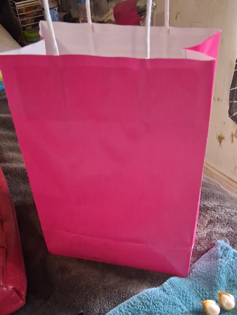 12 PEICE MYSTERY MAKE UP BUNDLE& 1 PEICE MOISSANITE RING. RETAIL 199.00. 2KT.